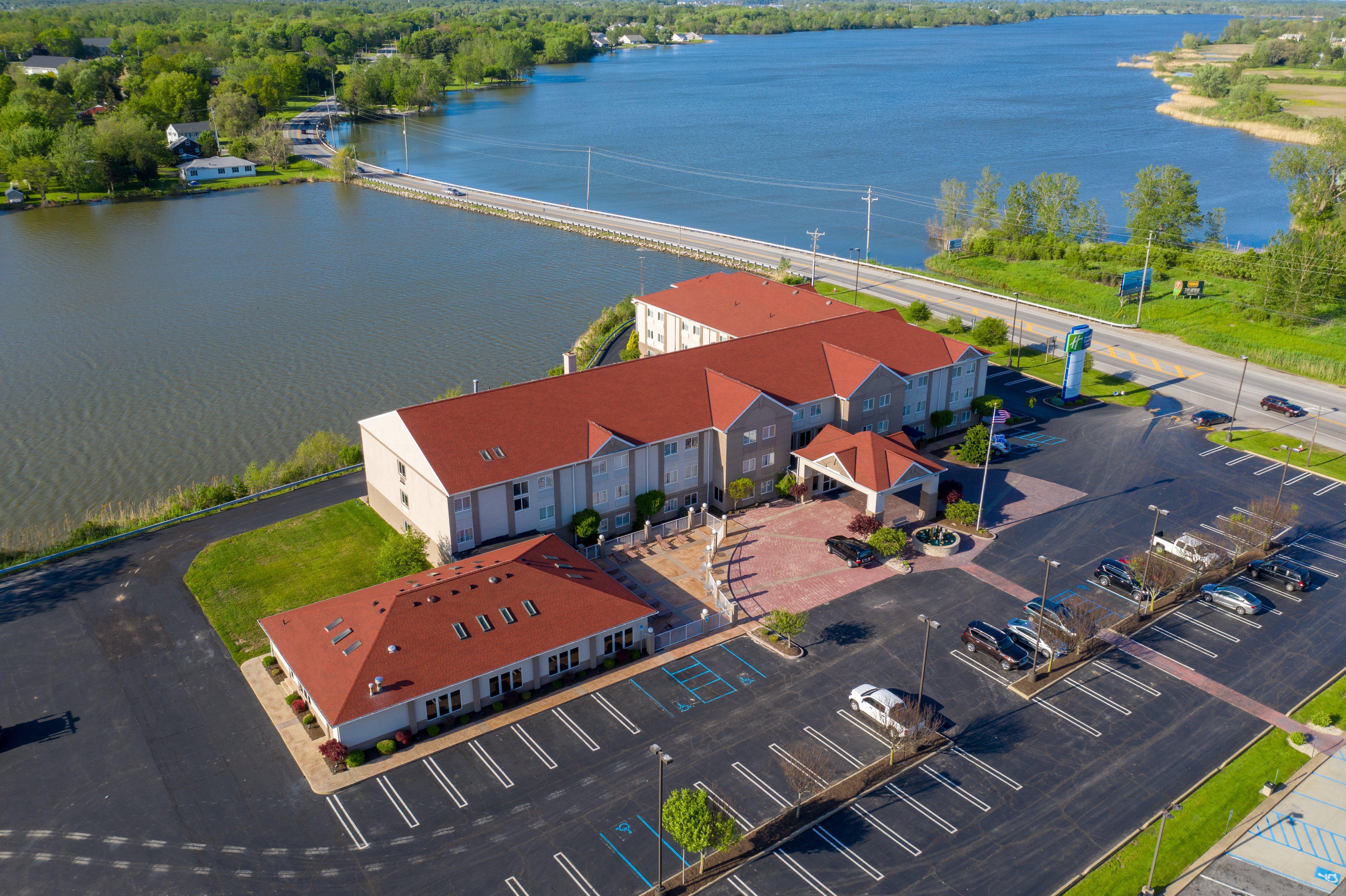 Holiday Inn Express Hotel & Suites Port Clinton-Catawba Island By Ihg Экстерьер фото
